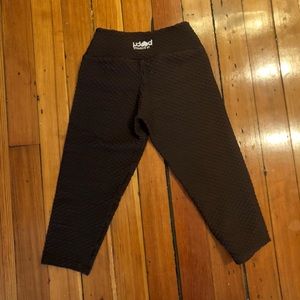 BOOTY BY BRABRANTS chocolate brown Capri leggings